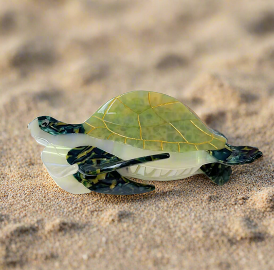 Lionel the Green Sea Turtle Claw Clip