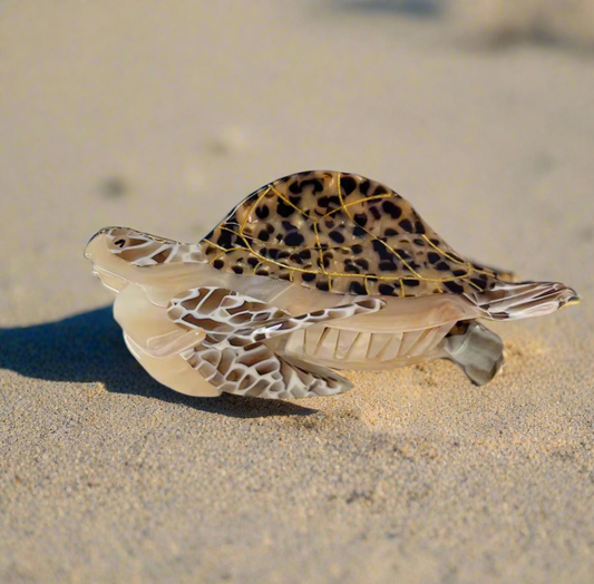 Leo the Leopard Sea Turtle Claw Clip